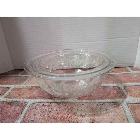 Vintage PYREX Colonial Mist Mixing Bowl Set Of 2 Floral Daisy Design Nesting VTG - Picture 4 of 4